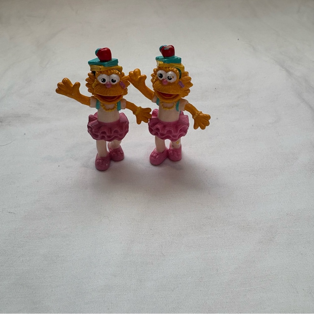 Vintage Sesame Street Zoe Figurines (2)